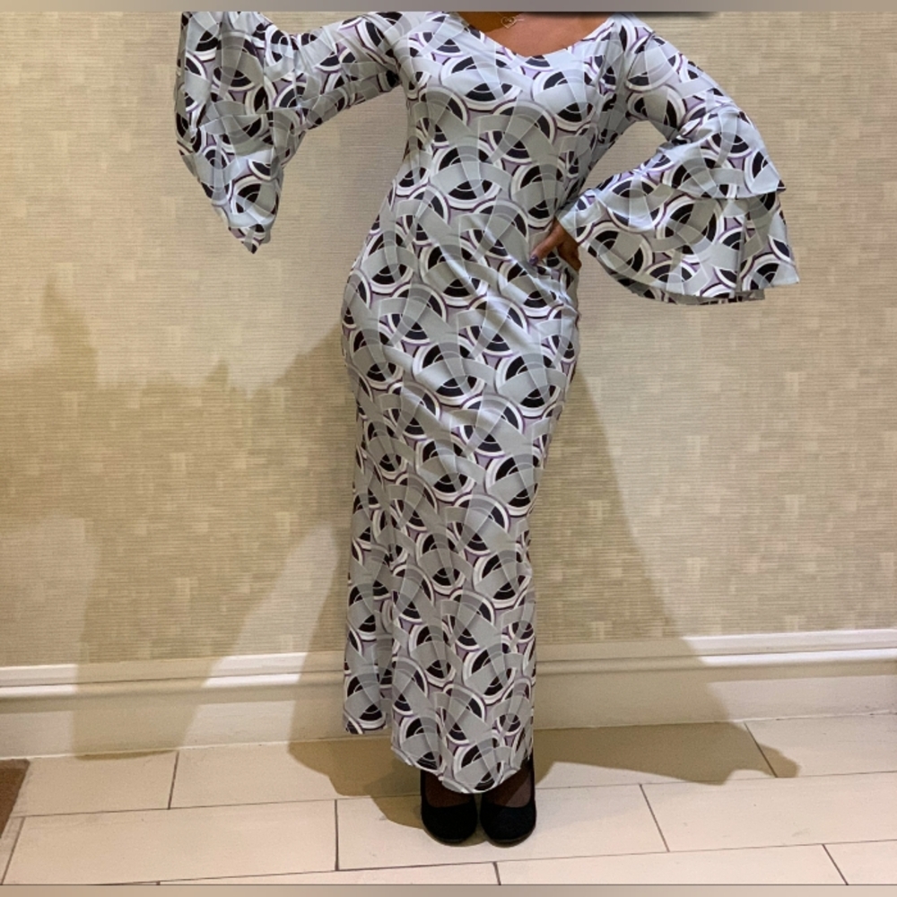 LADIES XXL FULL LENGTH SHEATH ROUND NECKLINE W LONG RUFFLED SLEEVES